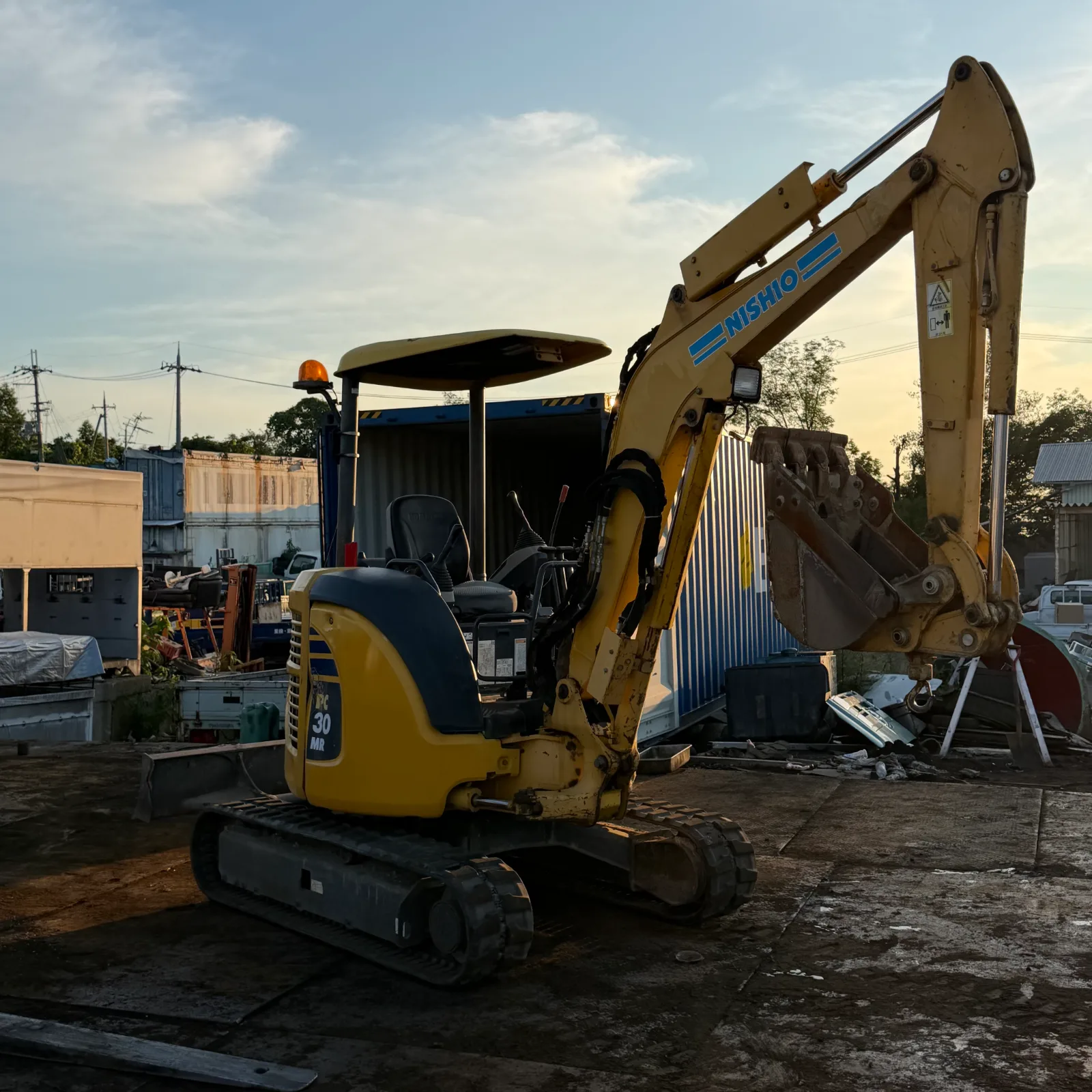 KOMATSU PC30MR-3 