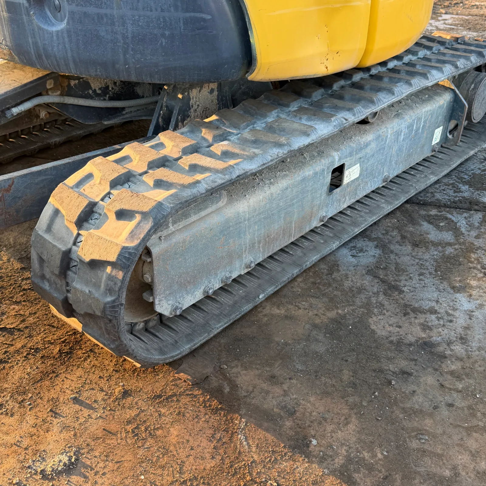KOMATSU PC30MR-3 