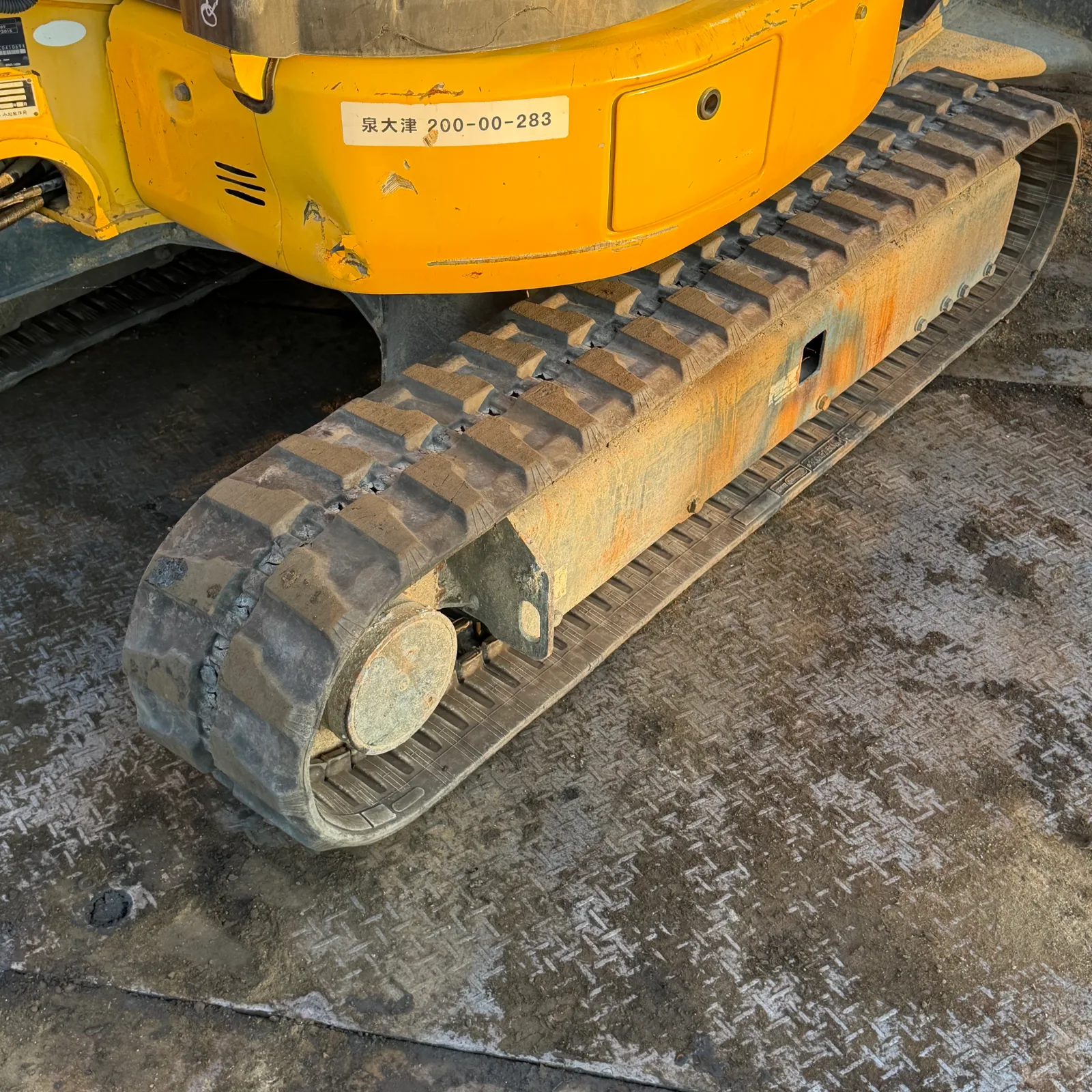 KOMATSU PC30MR-3 