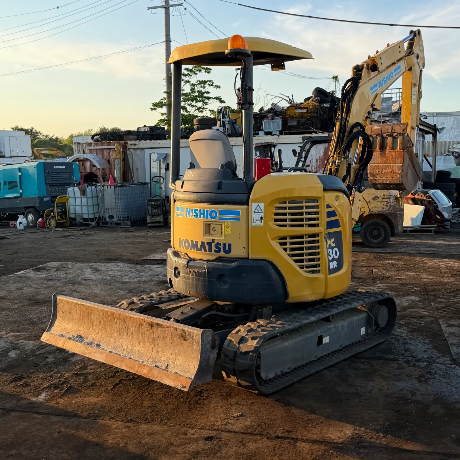KOMATSU PC30MR-3 