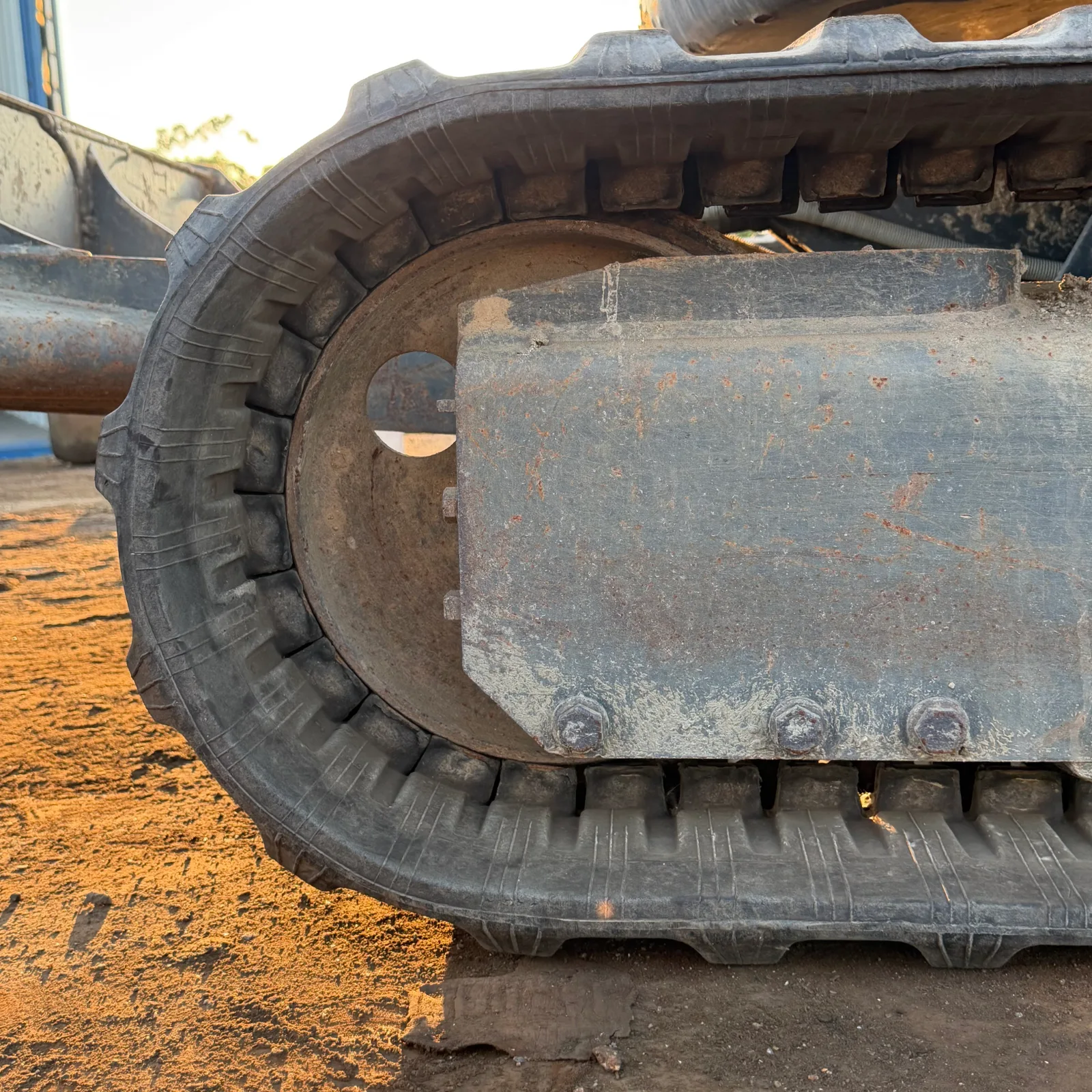 KOMATSU PC30MR-3 