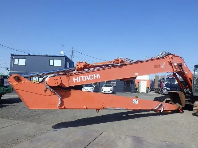 Hitachi ZX200LC-3 (Long Arm)