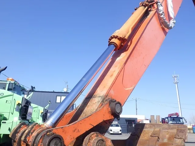 Hitachi ZX200LC-3 (Long Arm)