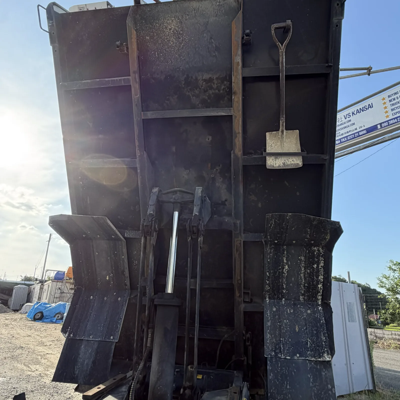ISUZU FORWARD DUMP TRUCK (4TON) -FRR90S1