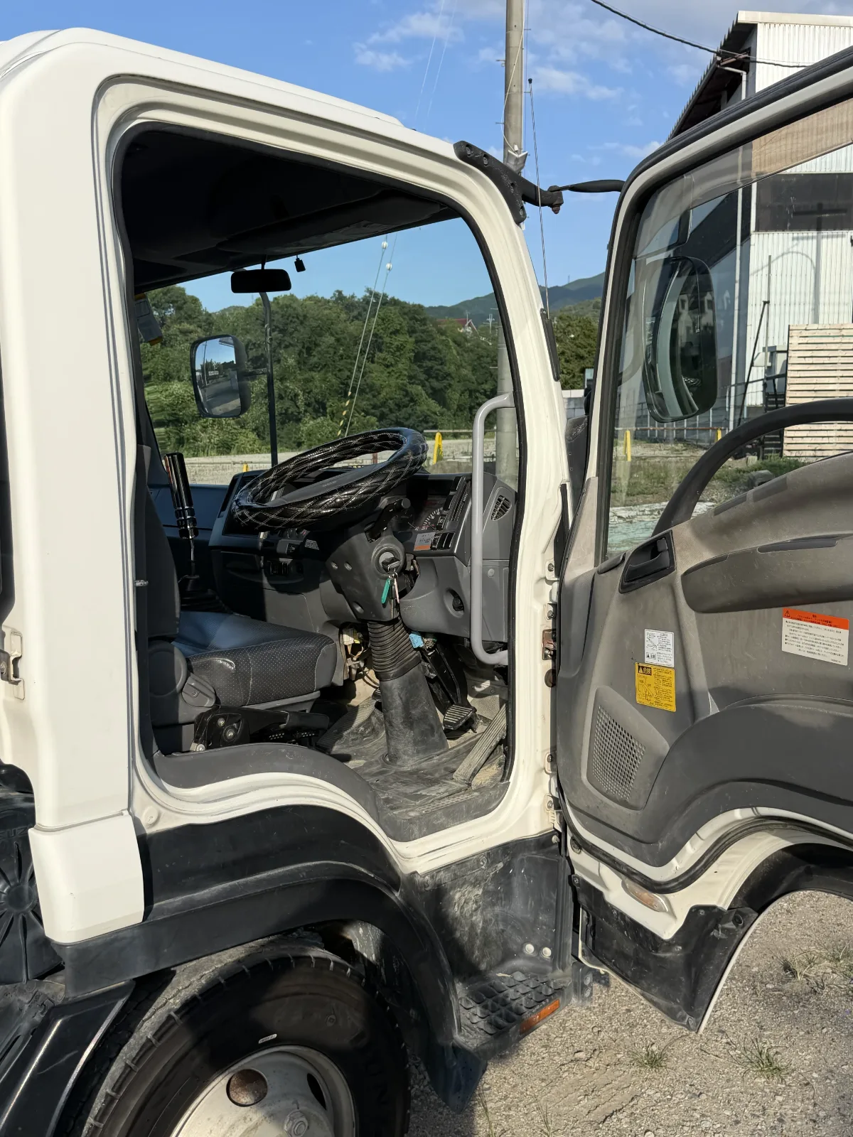 ISUZU FORWARD DUMP TRUCK (4TON) -FRR90S1