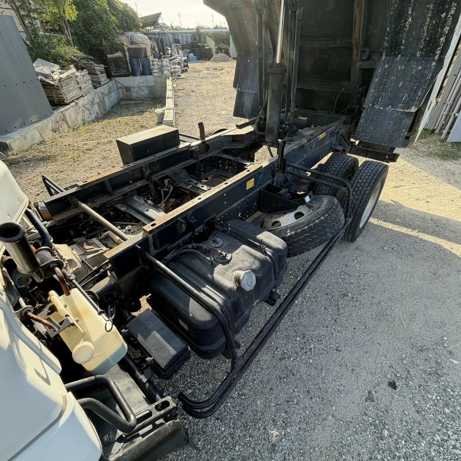 ISUZU FORWARD DUMP TRUCK (4TON) -FRR90S1