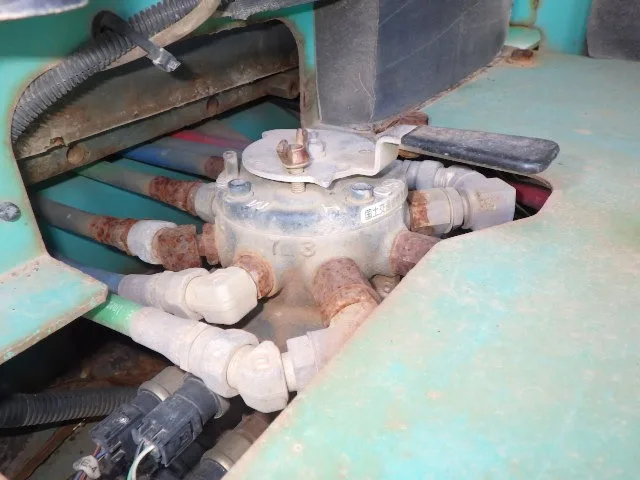 KOBELCO SK200-8 (YN12)