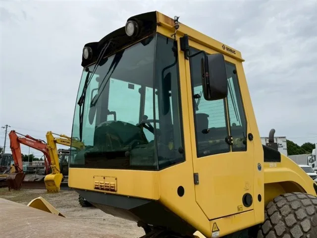 BOMAG BW211D4 VIBRATORY ROLLER