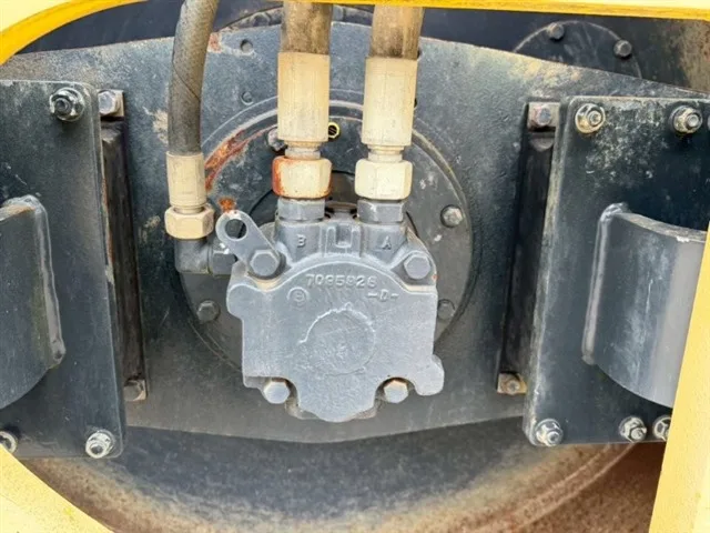 BOMAG BW211D4 VIBRATORY ROLLER