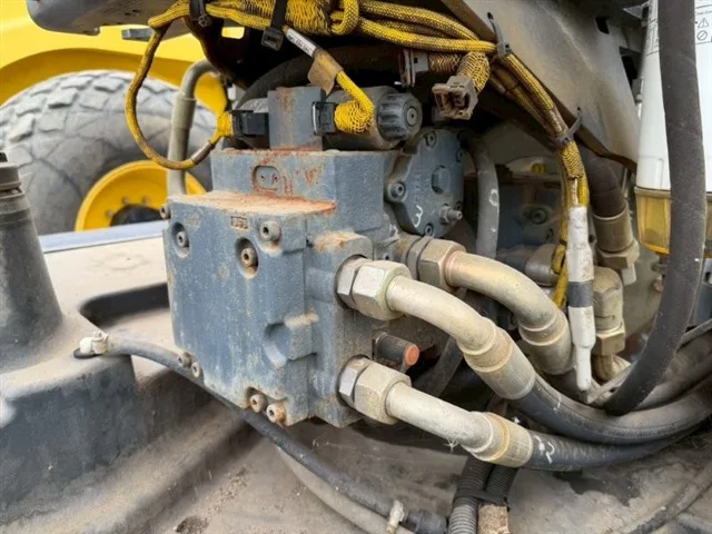 BOMAG BW211D4 VIBRATORY ROLLER