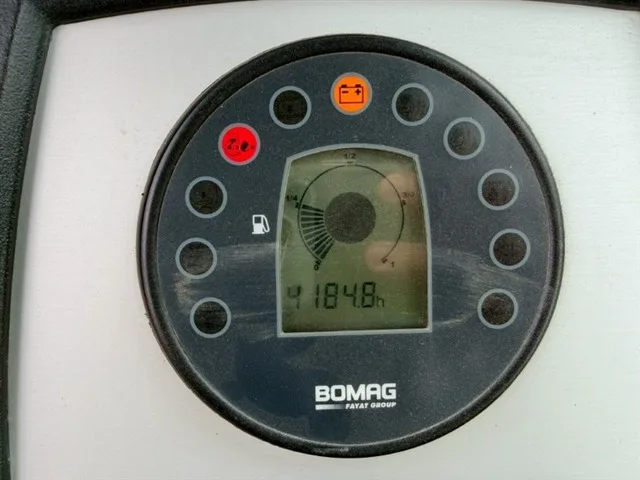 BOMAG BW211D4 VIBRATORY ROLLER