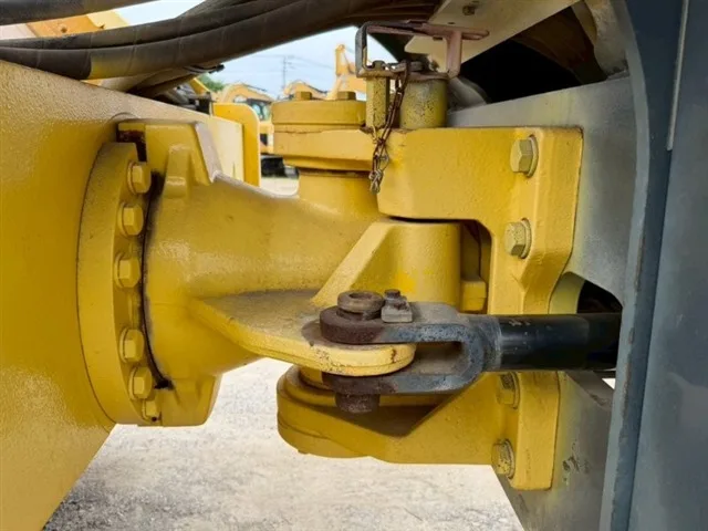 BOMAG BW211D4 VIBRATORY ROLLER