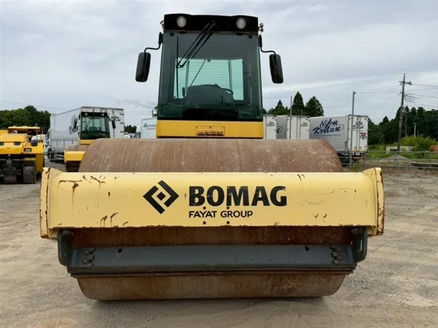 BOMAG BW211D4 VIBRATORY ROLLER