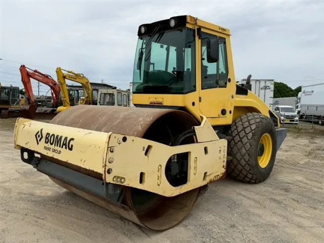 BOMAG BW211D4 VIBRATORY ROLLER