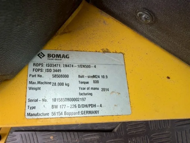 BOMAG BW211D4 VIBRATORY ROLLER