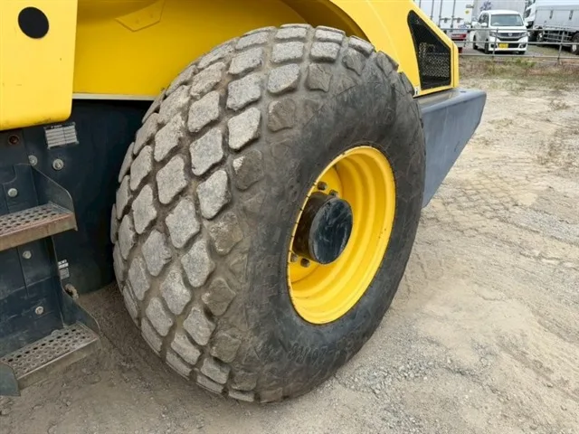 BOMAG BW211D4 VIBRATORY ROLLER